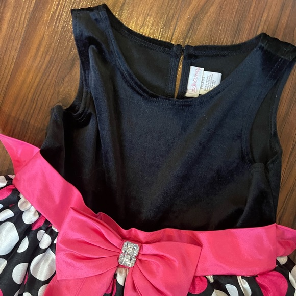 Youngland Little Girls Velvet Sleeveless Black & Pink Polka Dot Bow Dress - Picture 3 of 6
